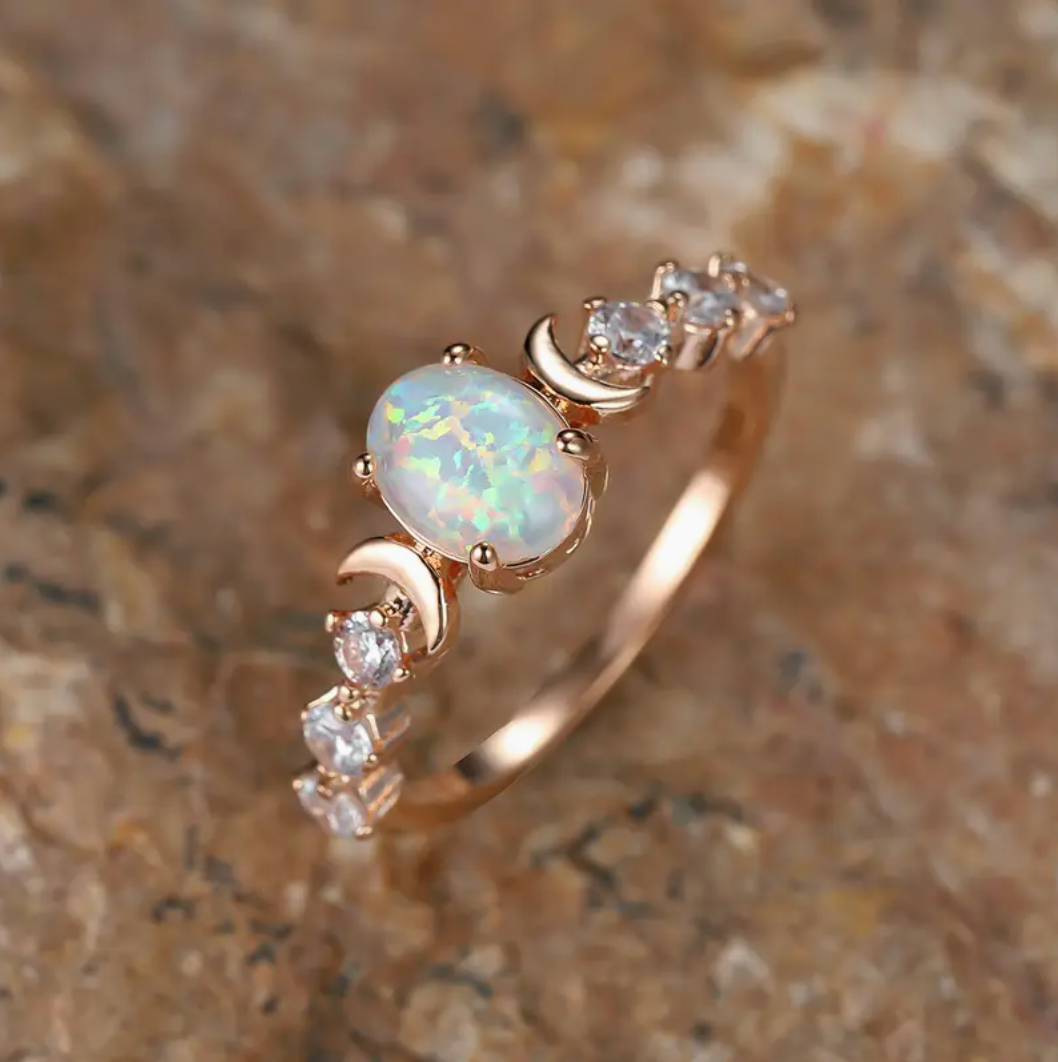 Mondstein Opal Vintage Ring aus Gold