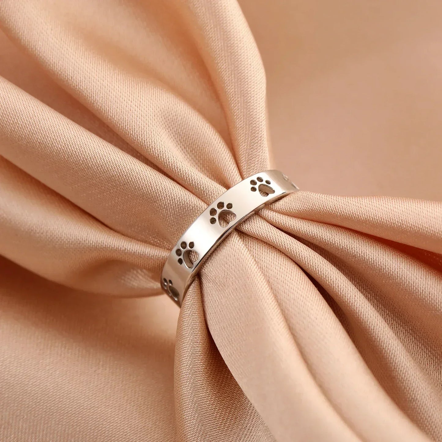 MIRAIE – Eleganter verstellbarer Pfotenabdruck-Ring in glänzender Goldoptik aus hochwertigem Edelstahl