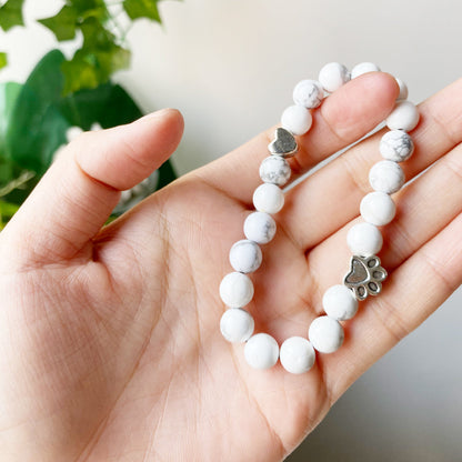 ELARA – Handgefertigtes Naturstein-Armband mit niedlichen Pfoten- und Herzanhängern für einen einzigartigen Look