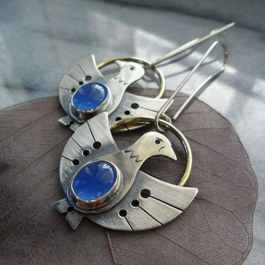 LIVIAI – Elegante Vintage-Vogelohrringe aus Silber mit funkelndem blauen Kristall