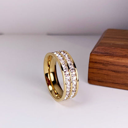 Eleganter Ring mit doppelter Zirkonia-Einlage