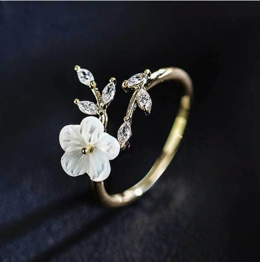 Blumen Design Ring mit Diamanten