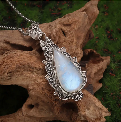 Mondstein Halskette in Vintage Fassung